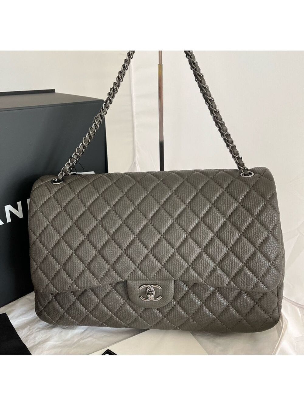 CHANEL XXL Jumbo Classic Flap Bag - Picture 3 of 16